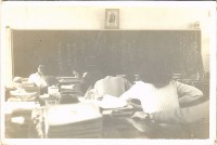 老師調閱作業討論藏品圖，第1張