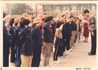 學生升旗敬禮校長致意藏品圖，第1張