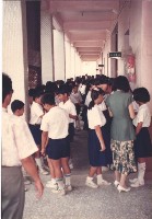 師生於走廊集合藏品圖，第1張