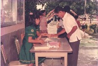 畢業典禮學生接待來賓藏品圖，第1張