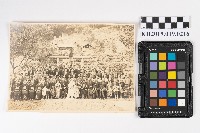 洪新發與謝慧娥於六龜天滿宮前拍攝婚禮合影藏品圖，第1張