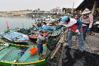 鳳鼻頭漁港漁民工作景象-2藏品圖，第1張