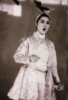 1964年輕時的楊麗花在體育場公演藏品圖，第1張