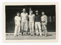 洪新發、洪宜一與友人於六龜合影藏品圖，第1張