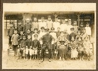 洪靜就讀公學校時留影藏品圖，第1張
