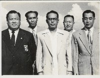 謝掙強與香港南華、傑志兩足球隊隊長藏品圖，第1張