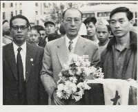 謝掙強與年達輪義士合影藏品圖，第1張