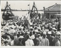 謝掙強歡迎兩艘漁船起義歸來-1藏品圖，第1張