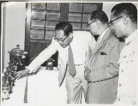 謝掙強陪同嚴家淦視察高雄市立醫院-2藏品圖，第1張