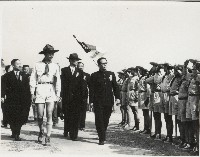 謝掙強檢閱高雄市童子軍藏品圖，第1張