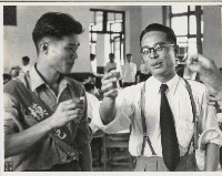 謝掙強於勞動節歡慶活動上向模範工人敬酒藏品圖，第1張