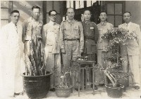 嘉義市各機關首長於嘉義農業試驗分所合照藏品圖，第1張