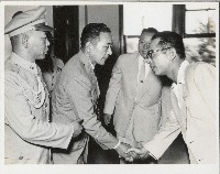 謝掙強與日本軍事訪華團團長藏品圖，第1張