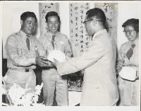 謝掙強贈送菲律賓僑生禮品藏品圖，第1張