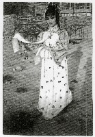 演員於戲院外留影藏品圖，第1張