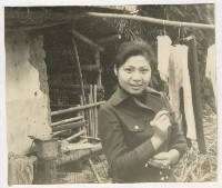 黃錦鳳過年期間於旗山老家留影藏品圖，第1張