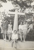 四海一家巨錨前合影藏品圖，第1張