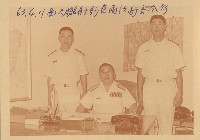與大鵬艦新舊兩任艦長合影藏品圖，第1張