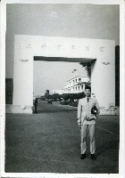 空軍軍官學校大門前留影藏品圖，第1張