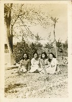 臺灣省立高雄女子中學校園合影-1藏品圖，第1張