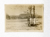 臺灣省立高雄女子中學校園合影-2藏品圖，第1張