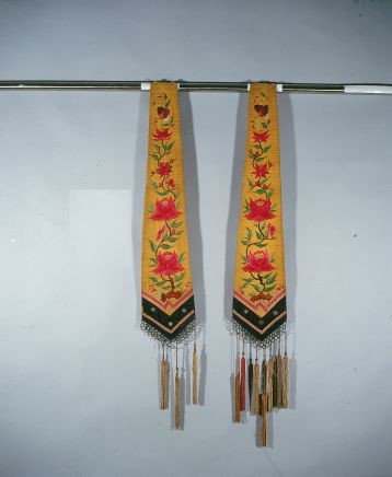 蝴蝶牡丹刺繡劍帶（一對）的圖片
