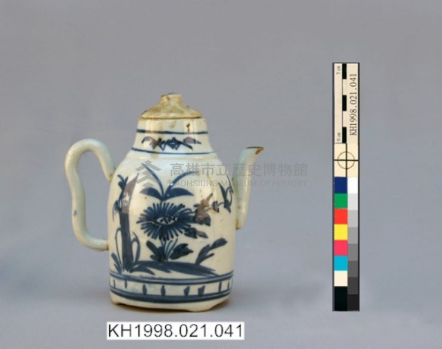 花草人物紋青花帶繫注壺藏品圖，第11張