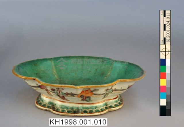 粉彩人物紋花口盤藏品圖，第1張