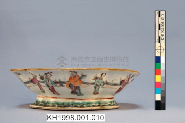 粉彩人物紋花口盤藏品圖，第2張