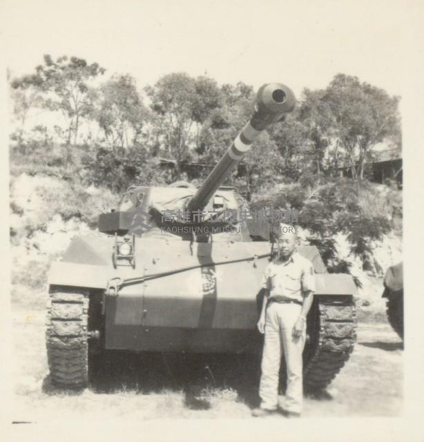 海軍陸戰隊士官與坦克合影藏品圖，第1張
