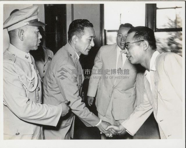 謝掙強與日本軍事訪華團團長藏品圖，第1張