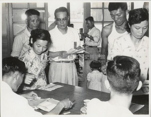 謝掙強視察第三屆省議員、縣市長高雄市投票所藏品圖，第1張