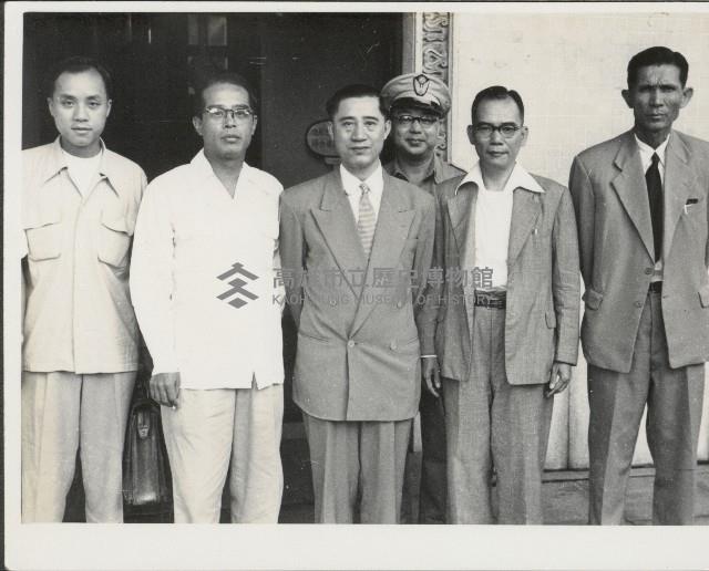 謝掙強與鄧文儀等人合影藏品圖，第1張