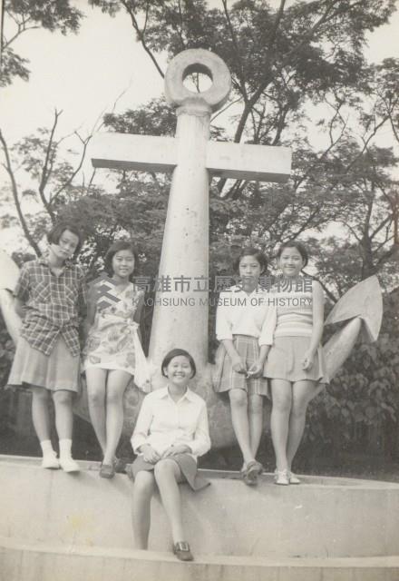 四海一家巨錨前合影藏品圖，第1張