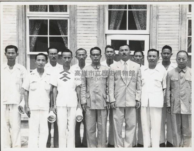 謝掙強與模範教師合影藏品圖，第1張