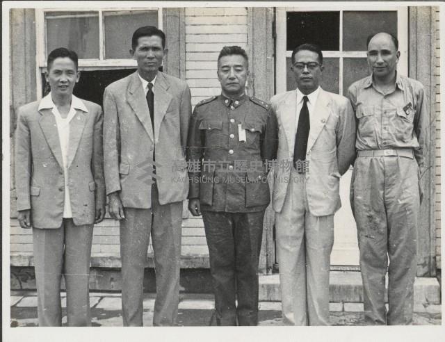 謝掙強與海軍司令馮啟聰等人合影藏品圖，第1張