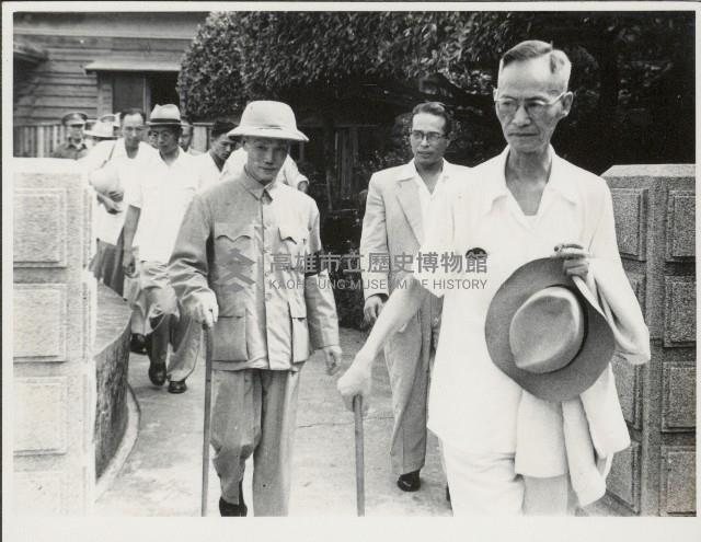 謝掙強與陳誠巡視高雄市藏品圖，第1張