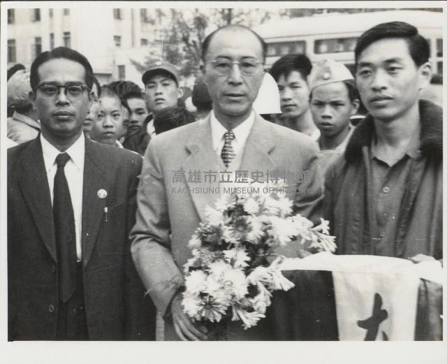 謝掙強與年達輪義士合影藏品圖，第1張