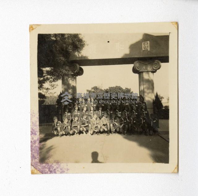 高雄市私立海青初級中學校門內側藏品圖，第1張