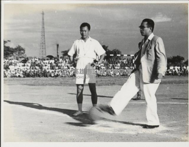 謝掙強為香港足球隊開球藏品圖，第1張