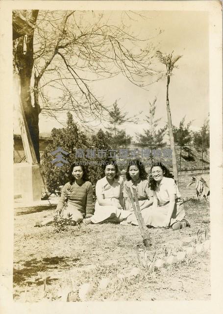 臺灣省立高雄女子中學校園合影-1藏品圖，第1張