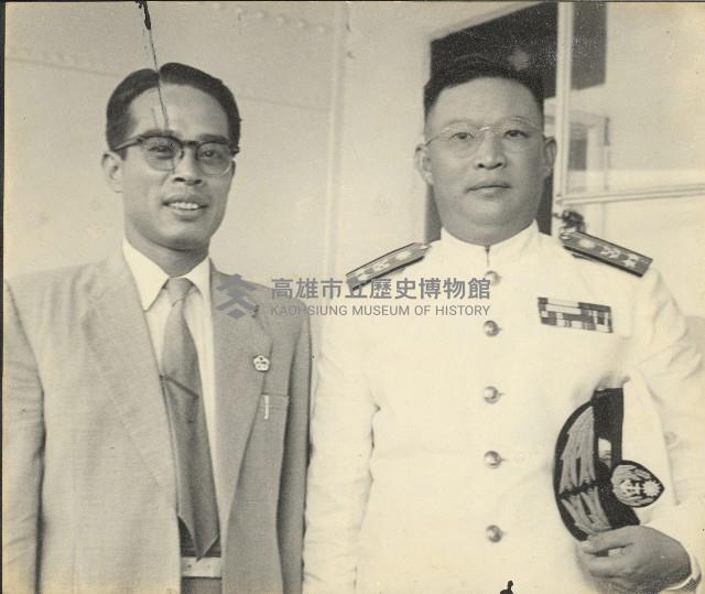 謝掙強與海軍總司令桂永清合影藏品圖，第1張