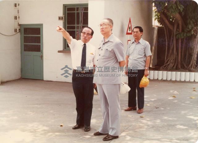 台泥董事長辜振甫巡視廠區-3藏品圖，第1張