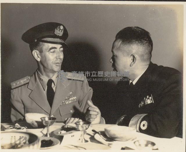黎玉璽與外國將領談笑藏品圖，第1張