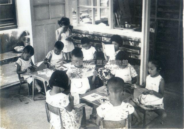 海軍幼稚園學童閱讀情景藏品圖，第1張