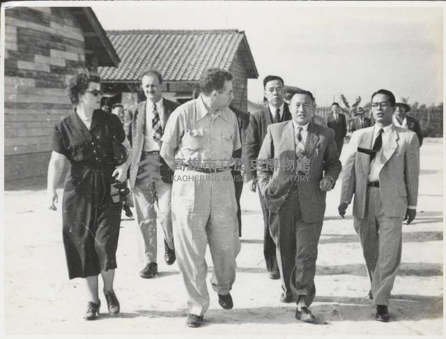 謝掙強與美國經合總署中國分署長施幹克（Hubert G. Schenck）-2藏品圖，第1張