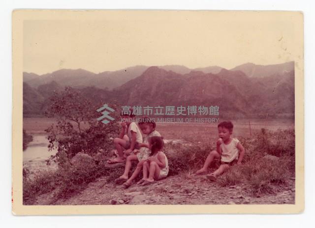 洪家子孫於六龜留影藏品圖，第1張