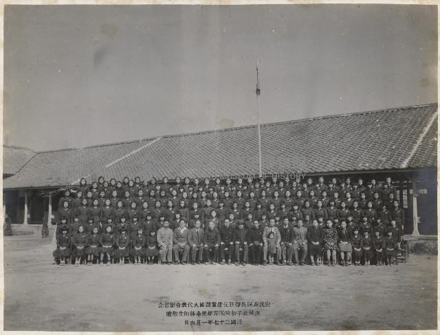 謝掙強與虎尾女子初級職業學校全體師生合影藏品圖，第1張