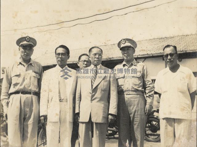 謝掙強與長官們合影藏品圖，第1張