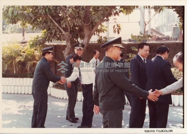 軍人訪視廠區藏品圖，第1張